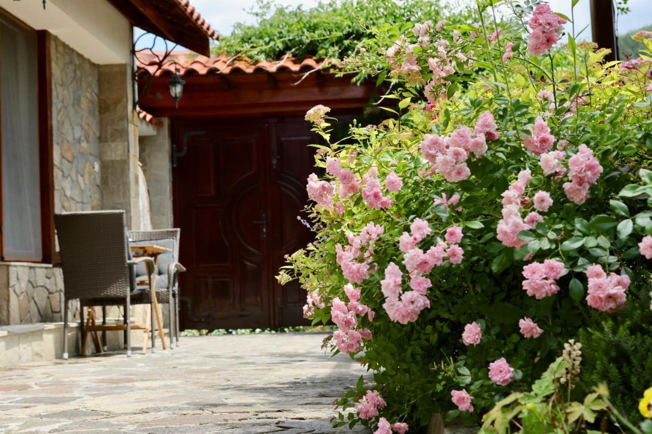 Iliikova House Hotel Kalofer Ngoại thất bức ảnh