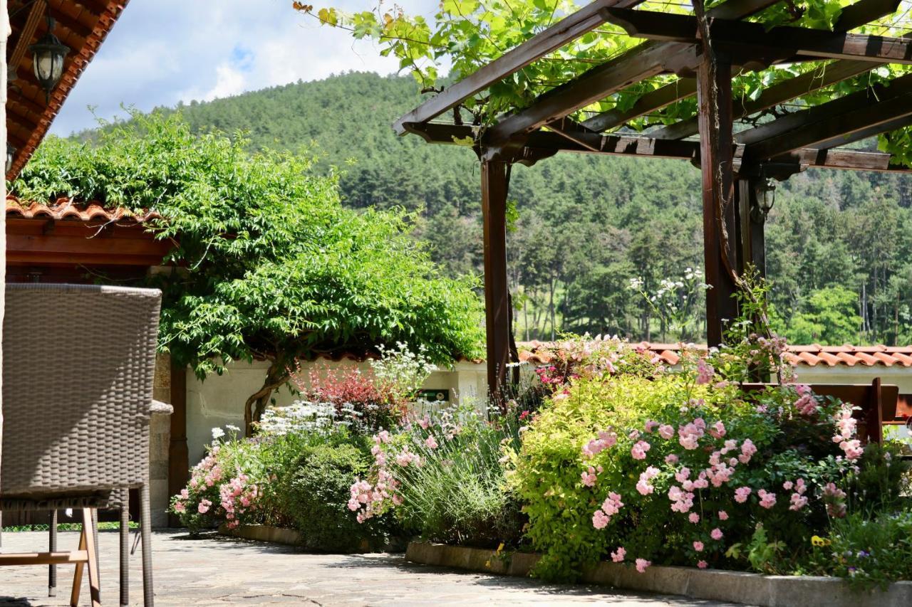 Iliikova House Hotel Kalofer Ngoại thất bức ảnh