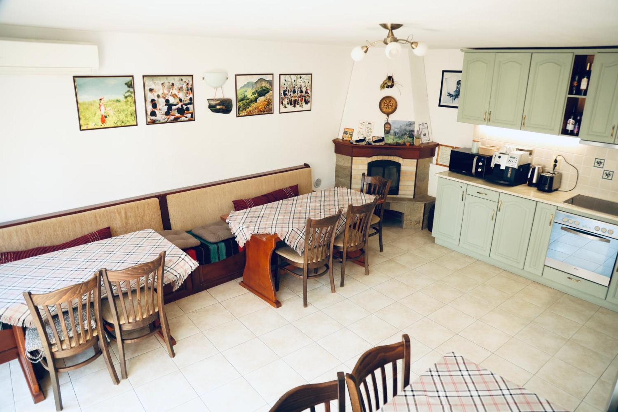Iliikova House Hotel Kalofer Ngoại thất bức ảnh